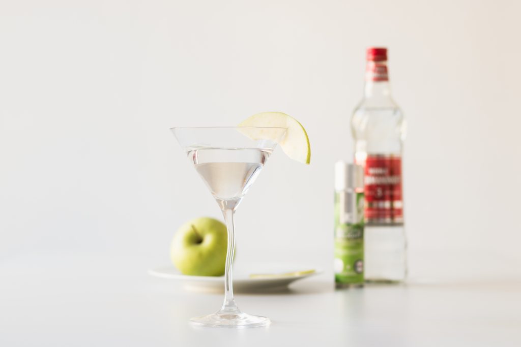 Appletini aus Vodka und JO Cocktail-Gleitgel