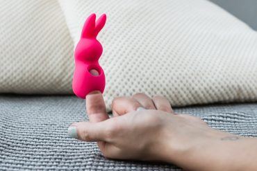 Bringt euch garantiert zum Orgasmus: Der Happy Rabbit Finger-Vibrator!