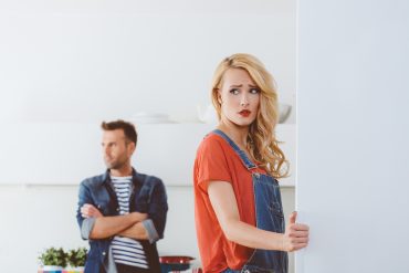 Eifersucht bekämpfen: In 3 Schritten zur glücklicheren Beziehung