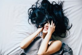 Einen Orgasmus vortäuschen - wie macht frau das überhaupt?
