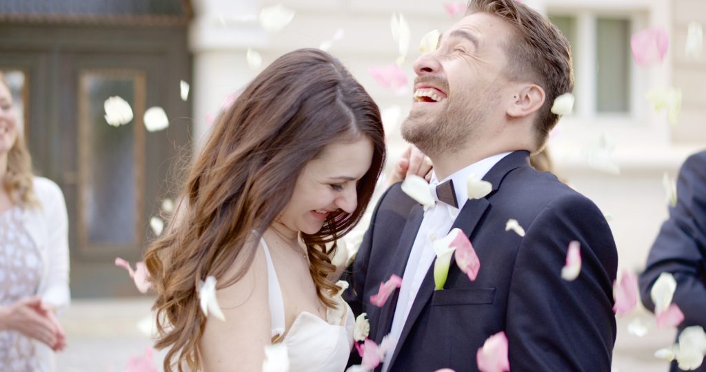 Eine Mütze Schlaf reicht in der Hochzeitsnacht aus, um glücklich zu sein!